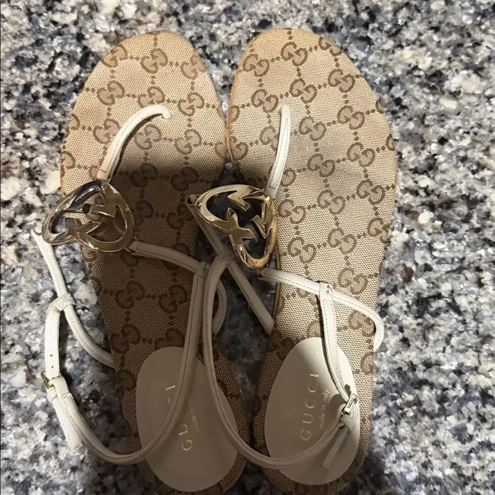 Gucci thong sandals woman sz 371/2